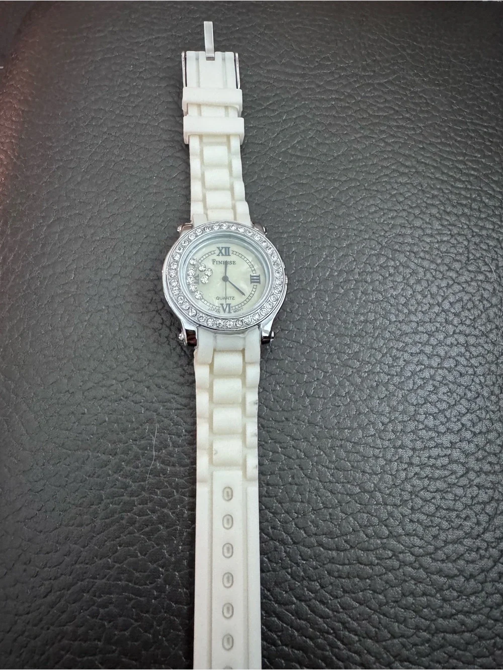 Finesse elegant white